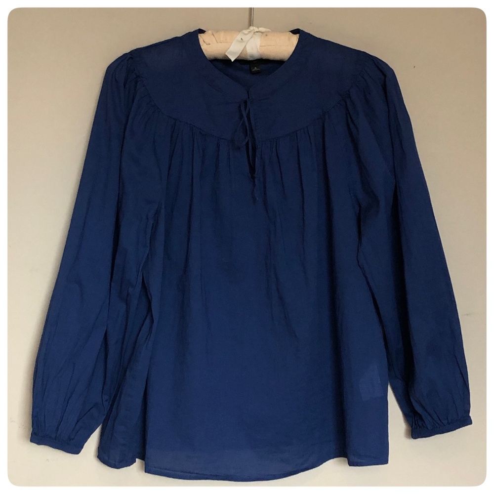SALE ☘️ BANANA REPUBLIC Cotton Long Sleeve Smocked Top in Blue